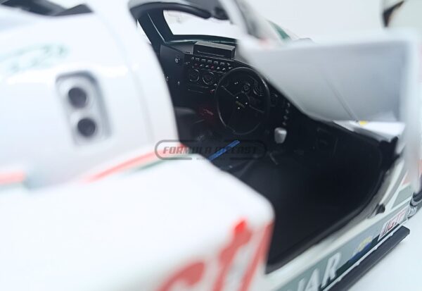 Miniatura de carro Jaguar XJR-9 #60 Brundle/Boesel/Nielsen, vencedor 24h Daytona 1988, escala 1:18, marca CMR