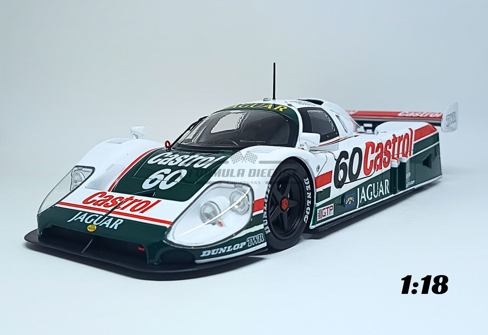 Miniatura de carro Jaguar XJR-9 #60 Brundle/Boesel/Nielsen, vencedor 24h Daytona 1988, escala 1:18, marca CMR