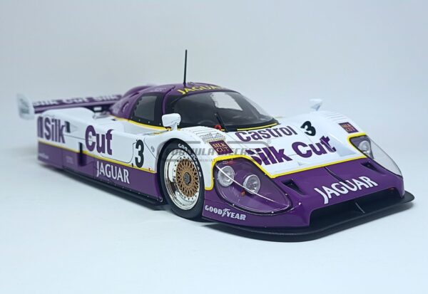 Miniatura de carro Jaguar XJR-12 #3 Nielsen/Cobb/Brundle, Vencedor 24h Le Mans 1990, escala 1:18, marca CMR