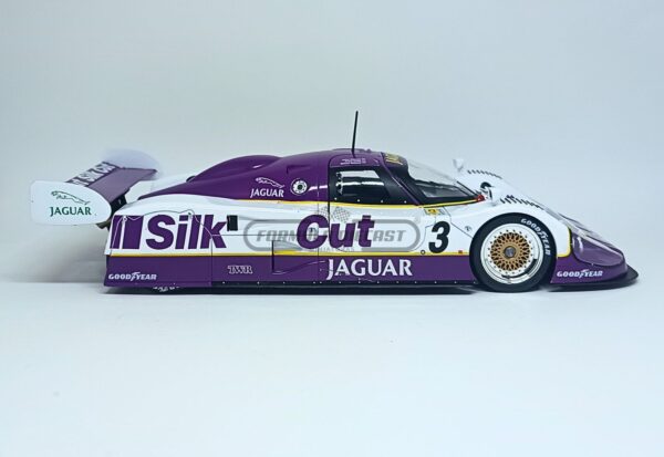 Miniatura de carro Jaguar XJR-12 #3 Nielsen/Cobb/Brundle, Vencedor 24h Le Mans 1990, escala 1:18, marca CMR