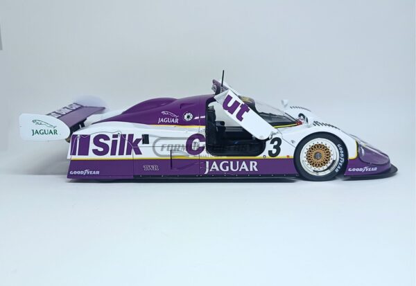 Miniatura de carro Jaguar XJR-12 #3 Nielsen/Cobb/Brundle, Vencedor 24h Le Mans 1990, escala 1:18, marca CMR