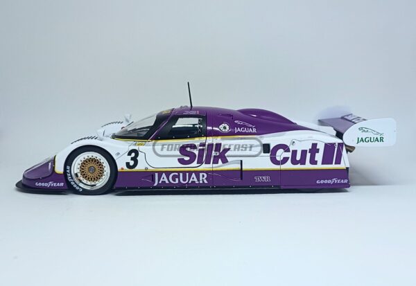 Miniatura de carro Jaguar XJR-12 #3 Nielsen/Cobb/Brundle, Vencedor 24h Le Mans 1990, escala 1:18, marca CMR