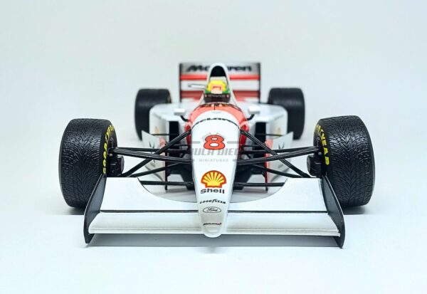 Miniatura de carro McLaren MP4/8 Ayrton Senna , vencedor GP Europa F1 1993, escala 1:18, marca Minichamps