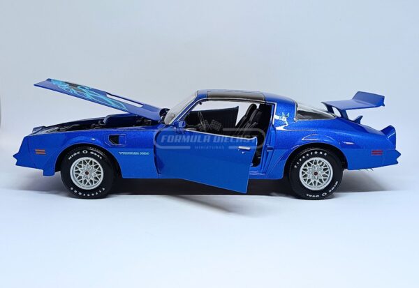 Miniatura de carro Pontiac Firebird Trans-Am 1978, cor Azul Metálico, escala 1:18, marca Maisto