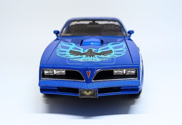 Miniatura de carro Pontiac Firebird Trans-Am 1978, cor Azul Metálico, escala 1:18, marca Maisto