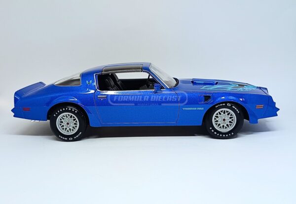 Miniatura de carro Pontiac Firebird Trans-Am 1978, cor Azul Metálico, escala 1:18, marca Maisto