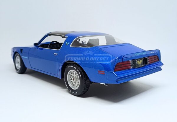 Miniatura de carro Pontiac Firebird Trans-Am 1978, cor Azul Metálico, escala 1:18, marca Maisto