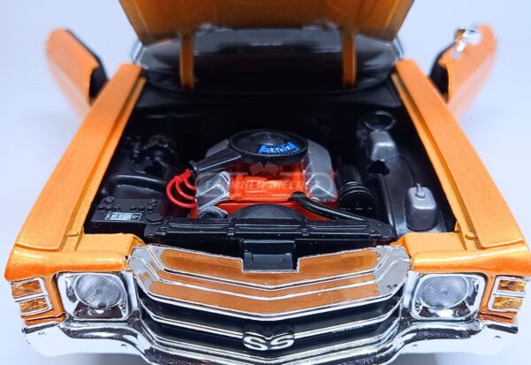 Miniatura de carro Chevrolet Chevelle SS 454 Sport Coupe 1971, cor Laranja, escala 1:18, marca Maisto