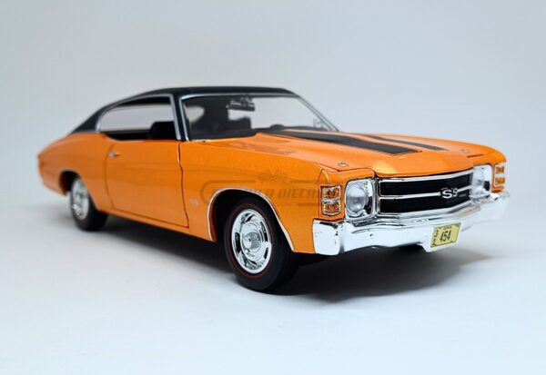 Miniatura de carro Chevrolet Chevelle SS 454 Sport Coupe 1971, cor Laranja, escala 1:18, marca Maisto