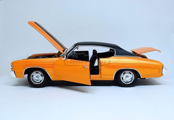 Miniatura de carro Chevrolet Chevelle SS 454 Sport Coupe 1971, cor Laranja, escala 1:18, marca Maisto