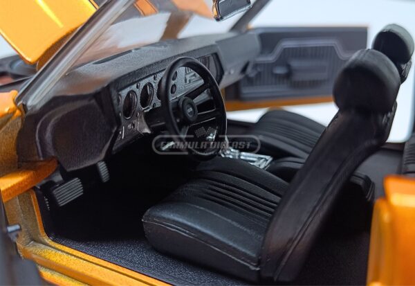 Miniatura de carro Chevrolet Chevelle SS 454 Sport Coupe 1971, cor Laranja, escala 1:18, marca Maisto