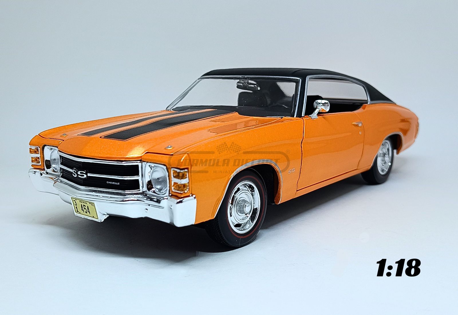 Miniatura de carro Chevrolet Chevelle SS 454 Sport Coupe 1971, cor Laranja, escala 1:18, marca Maisto
