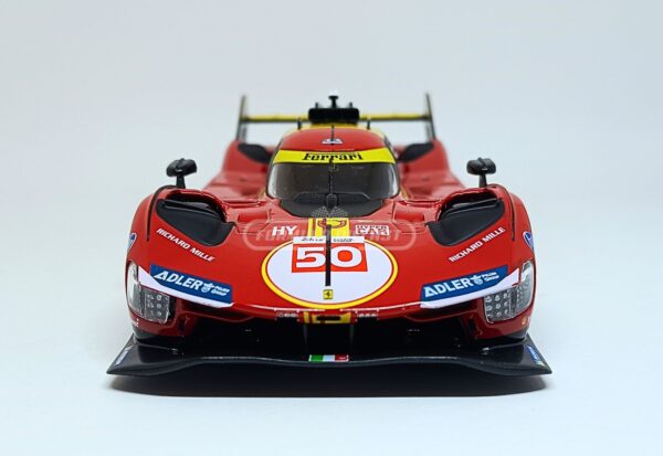 Miniatura de carro Ferrari 499P #50, pilotado por A. Fuoco/M.Molina/N. Nielsen, vencedor das 24h Le Mans 2024, escala 1:24, marca Bburago