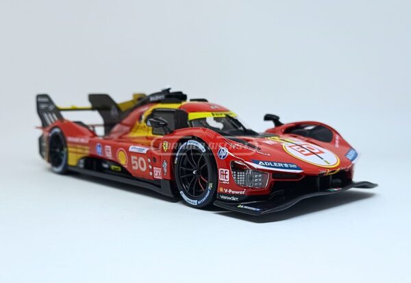 Miniatura de carro Ferrari 499P #50, pilotado por A. Fuoco/M.Molina/N. Nielsen, vencedor das 24h Le Mans 2024, escala 1:24, marca Bburago