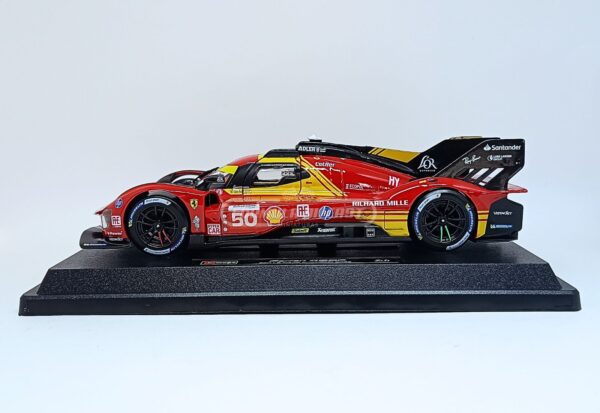 Miniatura de carro Ferrari 499P #50, pilotado por A. Fuoco/M.Molina/N. Nielsen, vencedor das 24h Le Mans 2024, escala 1:24, marca Bburago