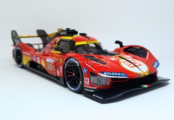 Miniatura de carro Ferrari 499P #50, pilotado por A. Fuoco/M. Molina/N. Nielsen, vencedor das 24h Le Mans 2024, escala 1:18, marca Bburago