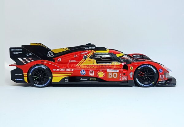 Miniatura de carro Ferrari 499P #50, pilotado por A. Fuoco/M. Molina/N. Nielsen, vencedor das 24h Le Mans 2024, escala 1:18, marca Bburago