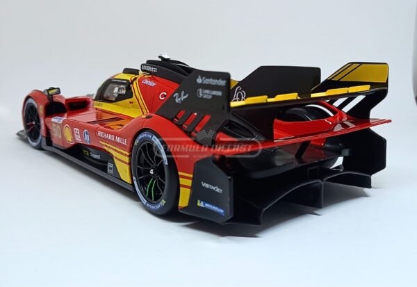 Miniatura de carro Ferrari 499P #50, pilotado por A. Fuoco/M. Molina/N. Nielsen, vencedor das 24h Le Mans 2024, escala 1:18, marca Bburago
