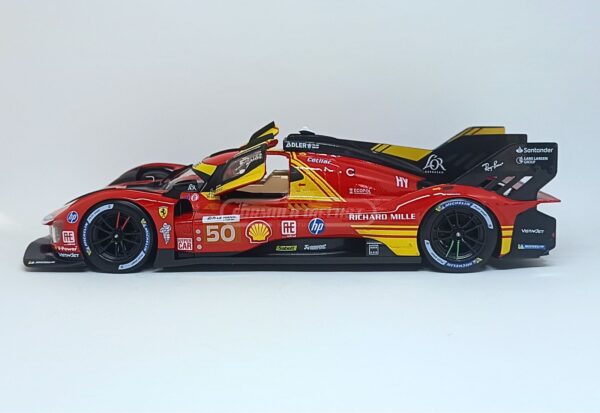 Miniatura de carro Ferrari 499P #50, pilotado por A. Fuoco/M. Molina/N. Nielsen, vencedor das 24h Le Mans 2024, escala 1:18, marca Bburago