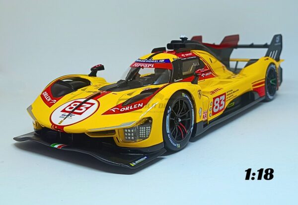 Miniatura de carro Ferrari 499P #83, pilotado por R. Kubica, R. Shwartzman e Y. Ye, 4º lugar WEC Qatar 2024, escala 1:18, marca Bburago