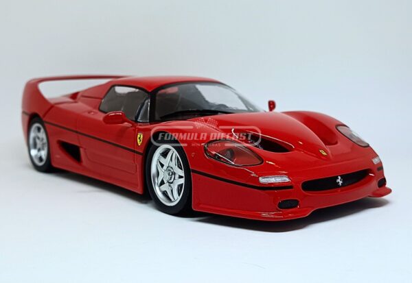 Miniatura de carro Ferrari F50 Hardtop 1995, cor Rosso Corsa, escala 1:18, marca KK-Scale