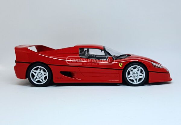 Miniatura de carro Ferrari F50 Hardtop 1995, cor Rosso Corsa, escala 1:18, marca KK-Scale
