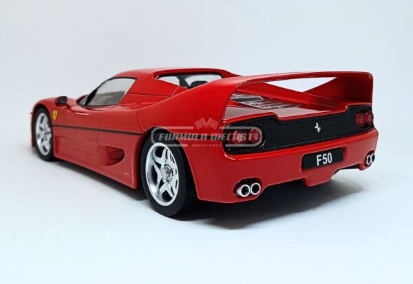 Miniatura de carro Ferrari F50 Hardtop 1995, cor Rosso Corsa, escala 1:18, marca KK-Scale