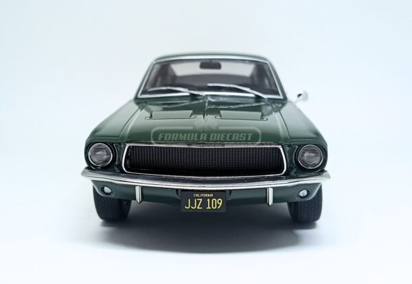 Miniatura de carro Ford Mustang GT Fastback "Bullitt", ano 1968, cor Verde Escuro, escala 1:18, marca KK-Scale