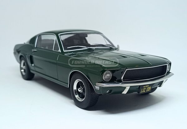Miniatura de carro Ford Mustang GT Fastback "Bullitt", ano 1968, cor Verde Escuro, escala 1:18, marca KK-Scale