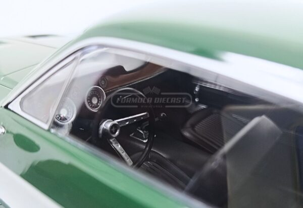 Miniatura de carro Ford Mustang GT Fastback "Bullitt", ano 1968, cor Verde Escuro, escala 1:18, marca KK-Scale