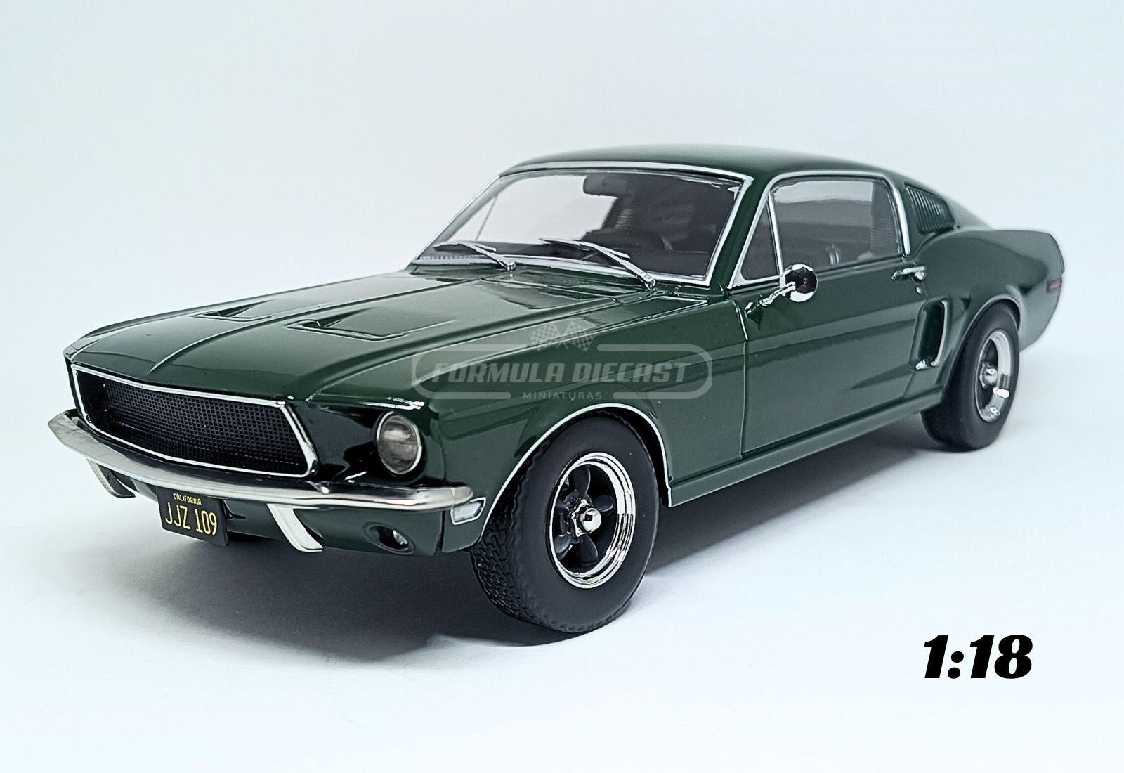 Miniatura de carro Ford Mustang GT Fastback "Bullitt", ano 1968, cor Verde Escuro, escala 1:18, marca KK-Scale