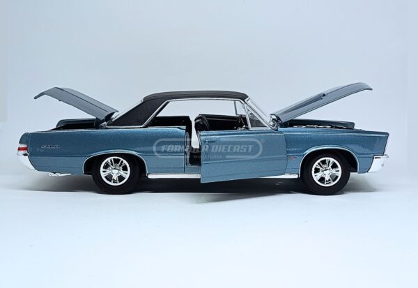 Miniatura de carro Pontiac GTO Hurst 1965, cor Azul Metálico , escala 1:18, marca Maisto