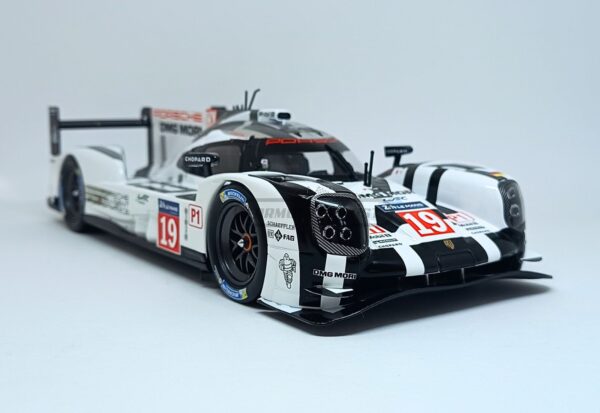 Miniatura de carro Porsche 919 Hybrid #19, pilotado por E. Bamber, N. Tandy e N. Hülkenberg, vencedor 24h Le Mans 2015, escala 1:18, marca IXO