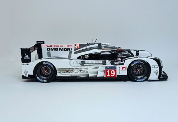 Miniatura de carro Porsche 919 Hybrid #19, pilotado por E. Bamber, N. Tandy e N. Hülkenberg, vencedor 24h Le Mans 2015, escala 1:18, marca IXO