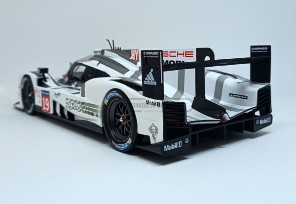 Miniatura de carro Porsche 919 Hybrid #19, pilotado por E. Bamber, N. Tandy e N. Hülkenberg, vencedor 24h Le Mans 2015, escala 1:18, marca IXO
