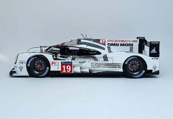 Miniatura de carro Porsche 919 Hybrid #19, pilotado por E. Bamber, N. Tandy e N. Hülkenberg, vencedor 24h Le Mans 2015, escala 1:18, marca IXO