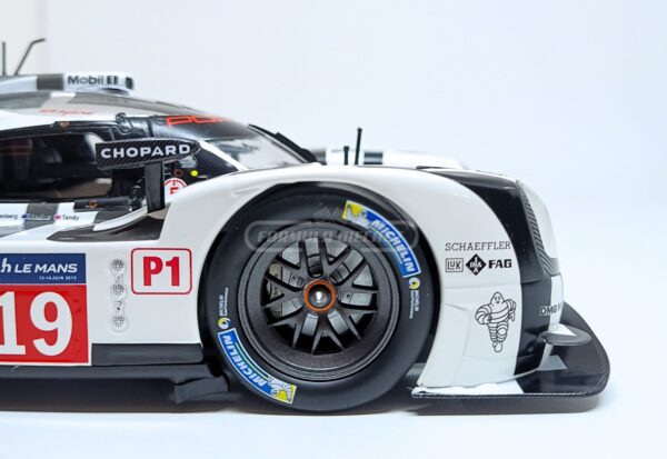 Miniatura de carro Porsche 919 Hybrid #19, pilotado por E. Bamber, N. Tandy e N. Hülkenberg, vencedor 24h Le Mans 2015, escala 1:18, marca IXO