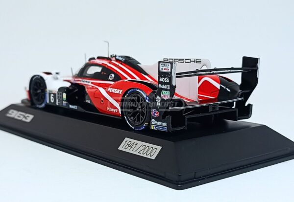 Miniatura de carro Porsche 963 Penske #6 Cameron/Jaminet/Tandy, 24h Daytona 2023, escala 1:43, marca Spark