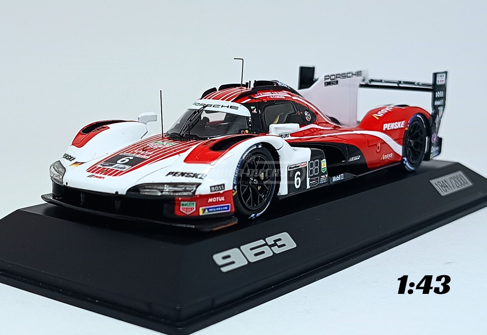 Miniatura de carro Porsche 963 Penske #6 Cameron/Jaminet/Tandy, 24h Daytona 2023, escala 1:43, marca Spark