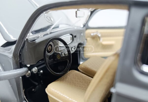 Miniatura de carro VW Fusca Käfer-Beetle 1951, cor Cinza, escala 1:18, marca Bburago