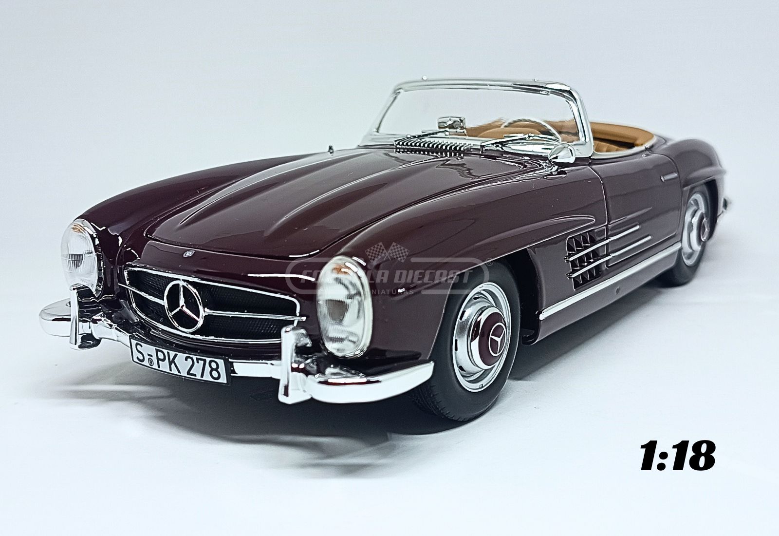 Miniatura de carro Mercedes-Benz 300 SL Roadster 1957, cor vinho, escala 1:18, marca Norev