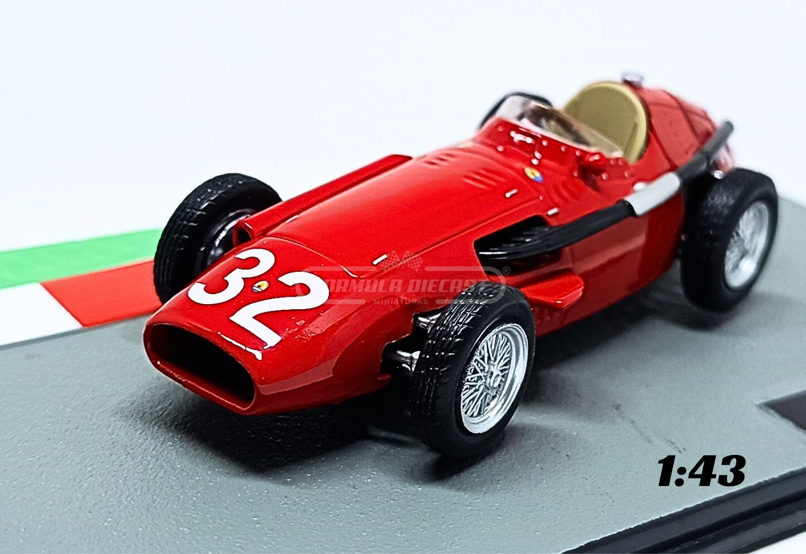 Miniatura de carro Maserati 250F #32 J. M. Fangio, campeão mundial F1 1957, escala 1:43, marca Altaya