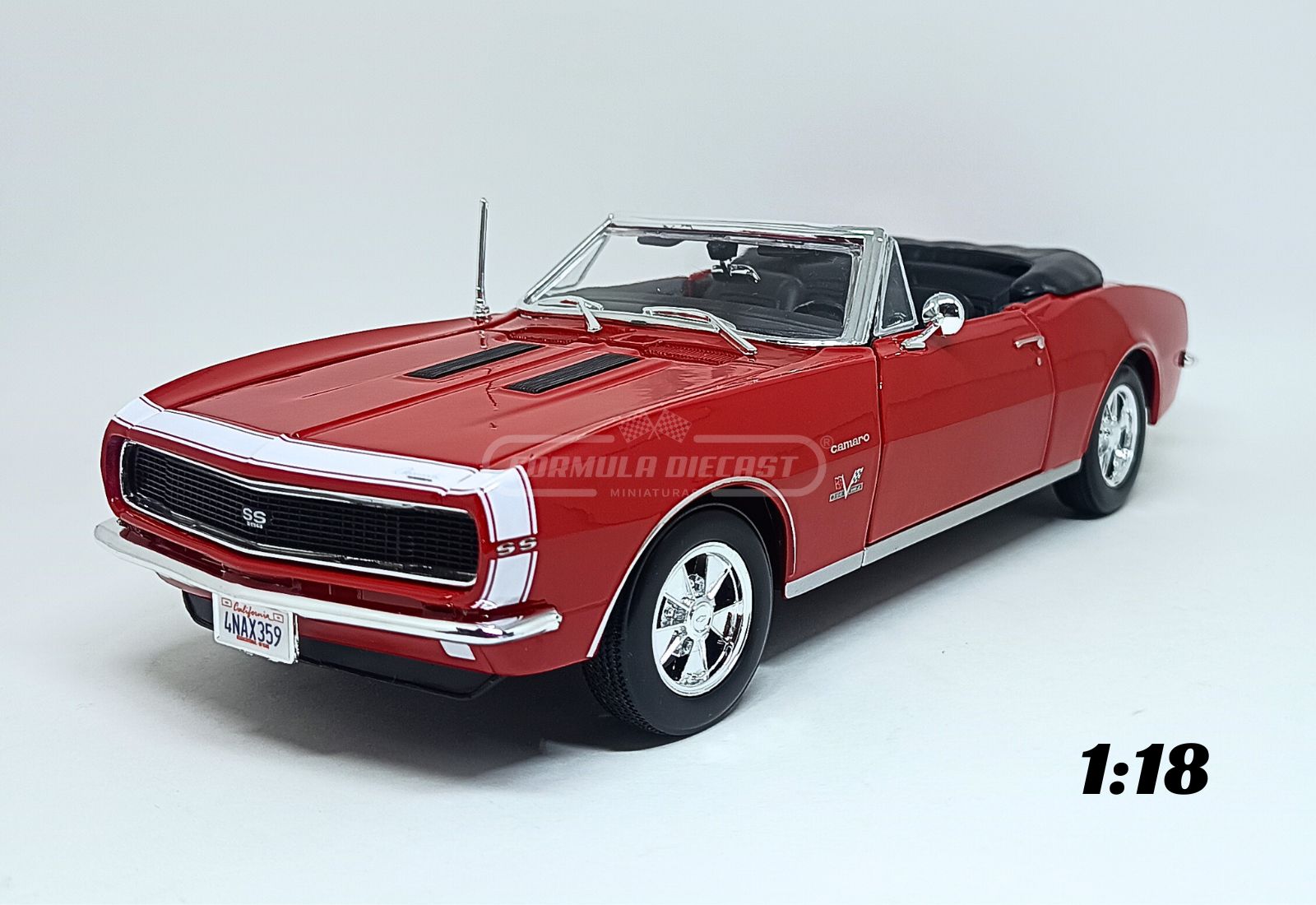 Miniatura de carro Chevy Camaro SS 396 Conversível 1967, cor Vermelho, escala 1:18, marca Maisto