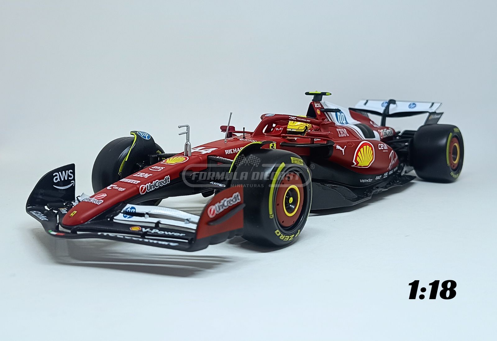 Miniatura de carro Ferrari SF-25 #44 L. Hamilton, F1 2025, escala 1:18, marca Bburago