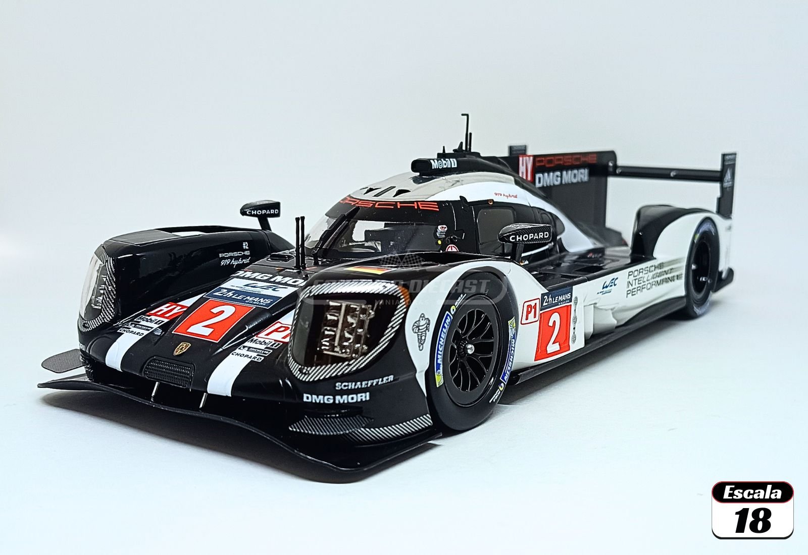 Miniatura de carro Porsche 919 Hybrid #2 Lieb/Dumas/Jani, vencedor das 24h de Le Mans 2016, escala 1:18, marca IXO